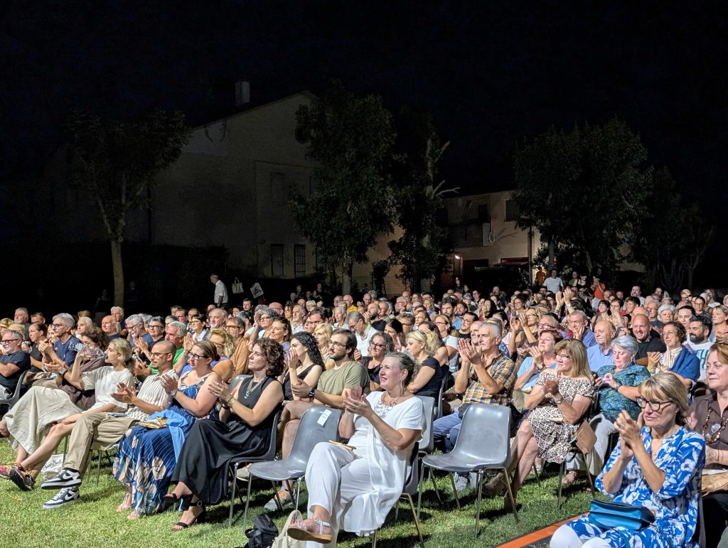 Tra Ville e Giardini, il pubblico abbraccia Filippo Graziani, tutto esaurito a Ceneselli